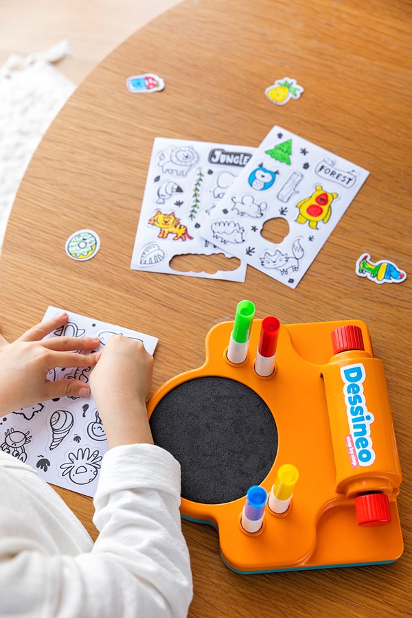 Foto van speelgoed Dessineo_sticker_studio_Jumbo_lifestyle_1110100010_LS 04.jpg